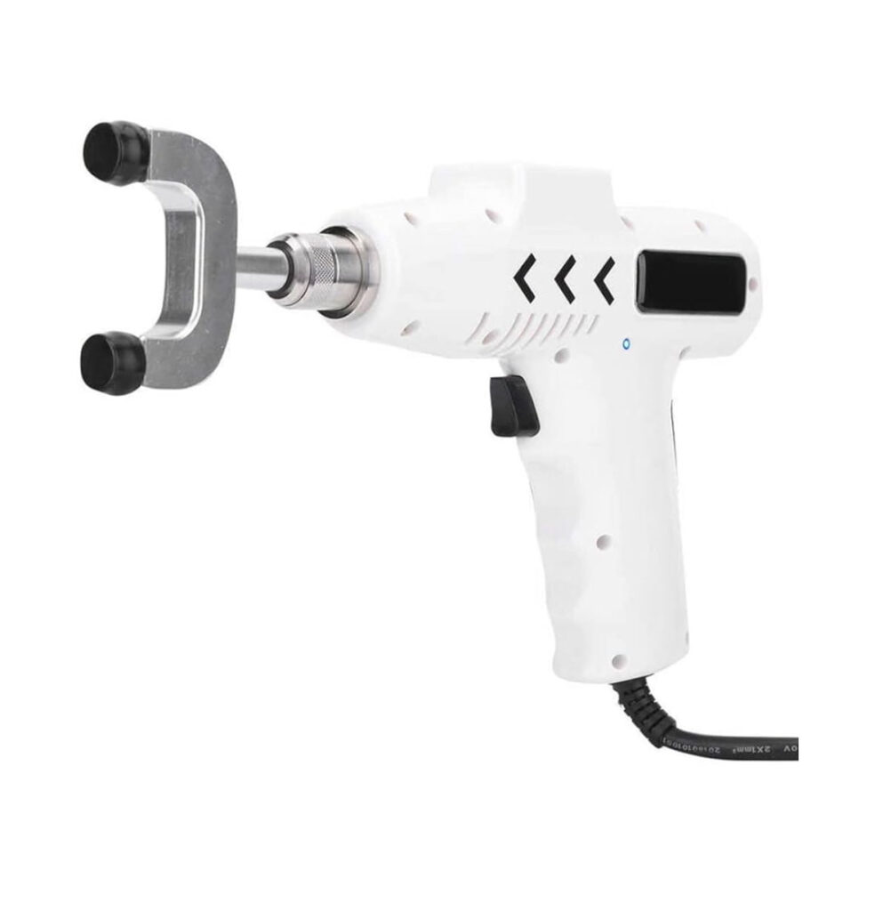 Perceuse électrique blanche avec accessoire métallique.